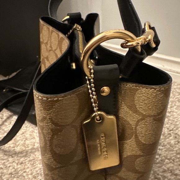Coach bucket purse - Picture 4 of 6